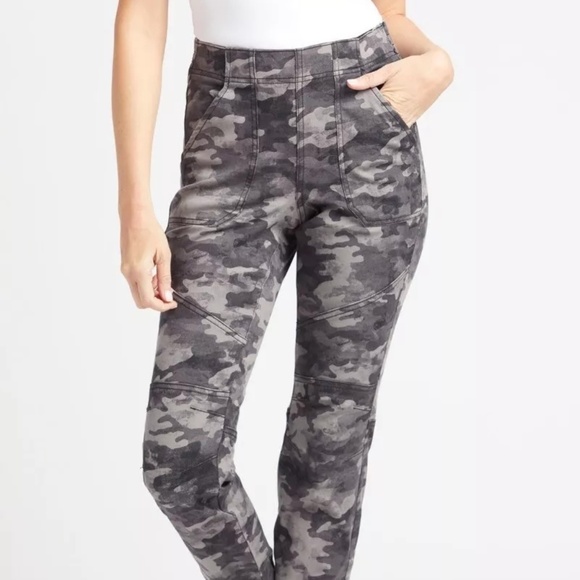 SPANX Stretch Mid Rise Twill Joggers Blackwash Camo - Picture 1 of 6